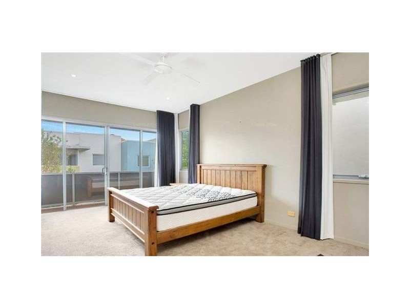 56 Watts Drive, Varsity Lakes QLD 4227