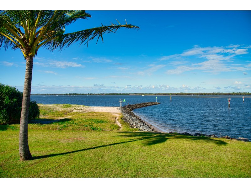 2/16 Ocean Street, Runaway Bay QLD 4216