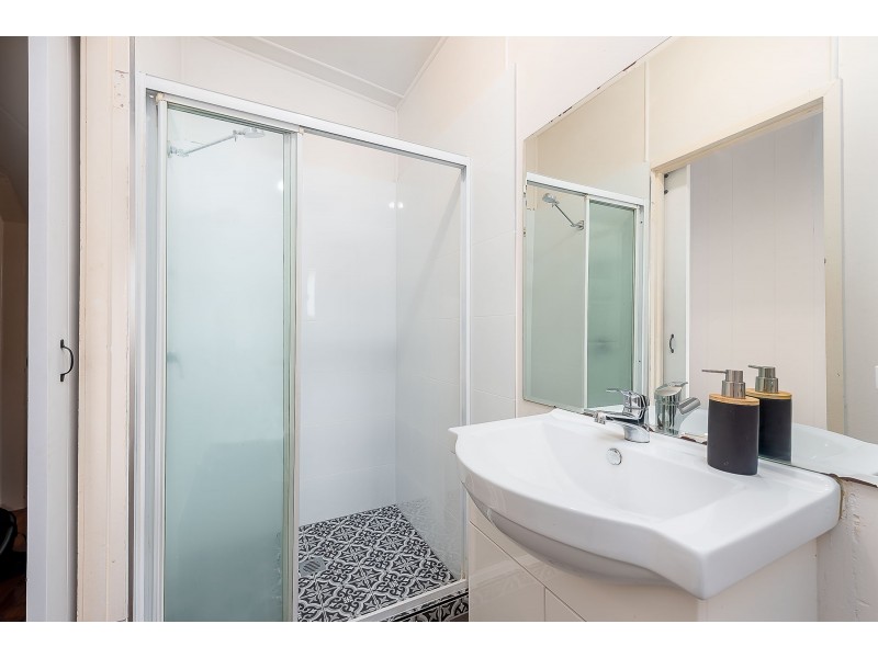 2/16 Ocean Street, Runaway Bay QLD 4216