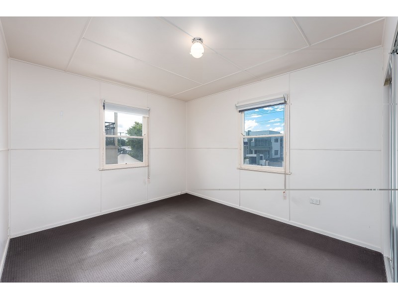 2/16 Ocean Street, Runaway Bay QLD 4216