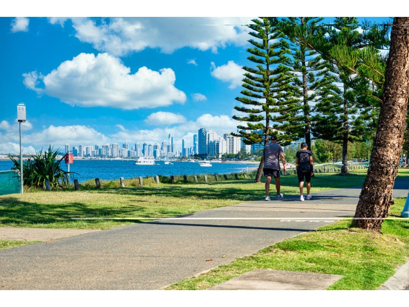 2/16 Ocean Street, Runaway Bay QLD 4216