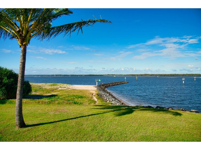 4/16 Ocean Street, Runaway Bay QLD 4216