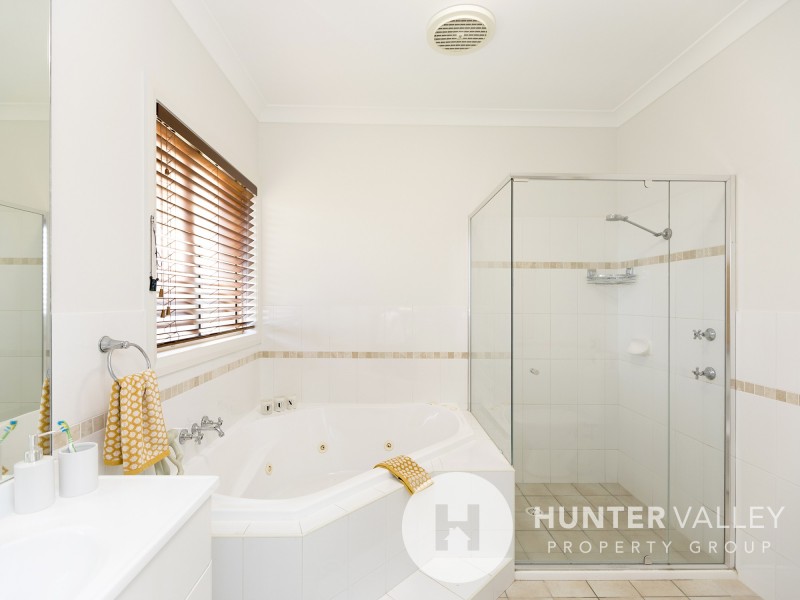 6 CARELLEN CLOSE, Bolwarra Heights NSW 2320