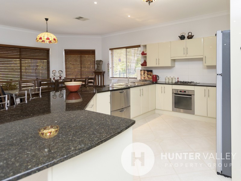 6 CARELLEN CLOSE, Bolwarra Heights NSW 2320