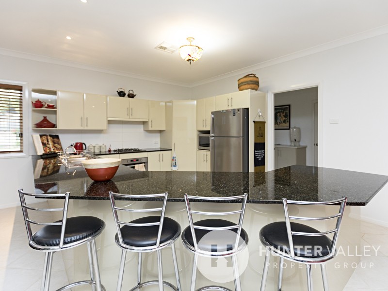 6 CARELLEN CLOSE, Bolwarra Heights NSW 2320