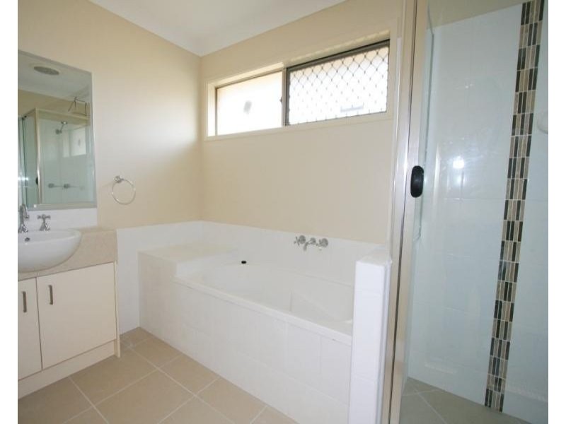 3 Spoonbill Court, Lowood QLD 4311