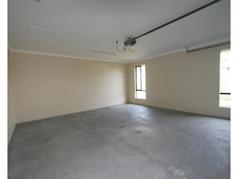 84 High Street, Blackstone QLD 4304