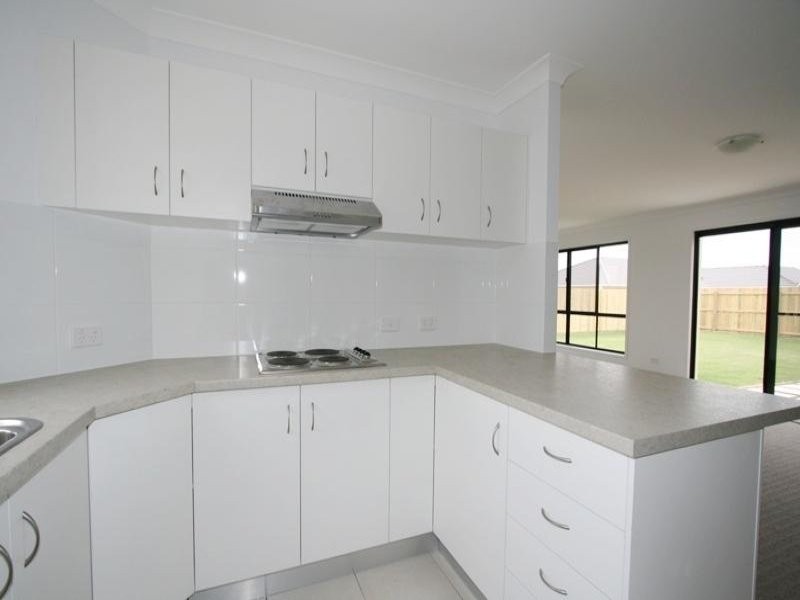 7 Brolga Street, Lowood QLD 4311