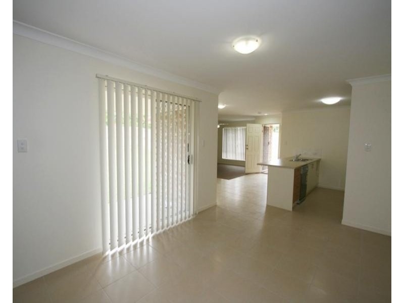 4 Sandpiper Drive, Lowood QLD 4311
