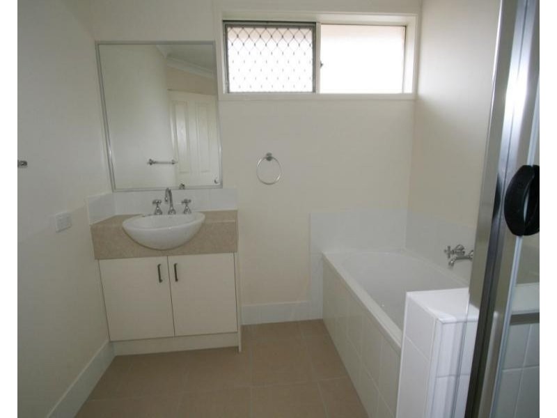 4 Sandpiper Drive, Lowood QLD 4311