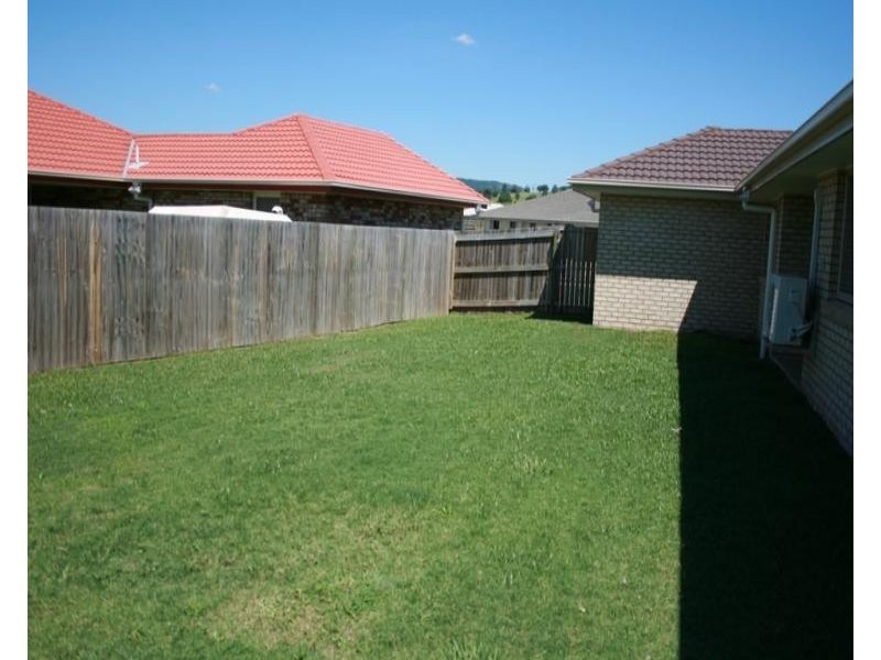 4 Sandpiper Drive, Lowood QLD 4311
