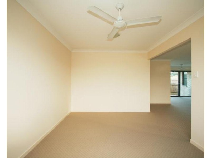 1/2 Currawong Street, Lowood QLD 4311