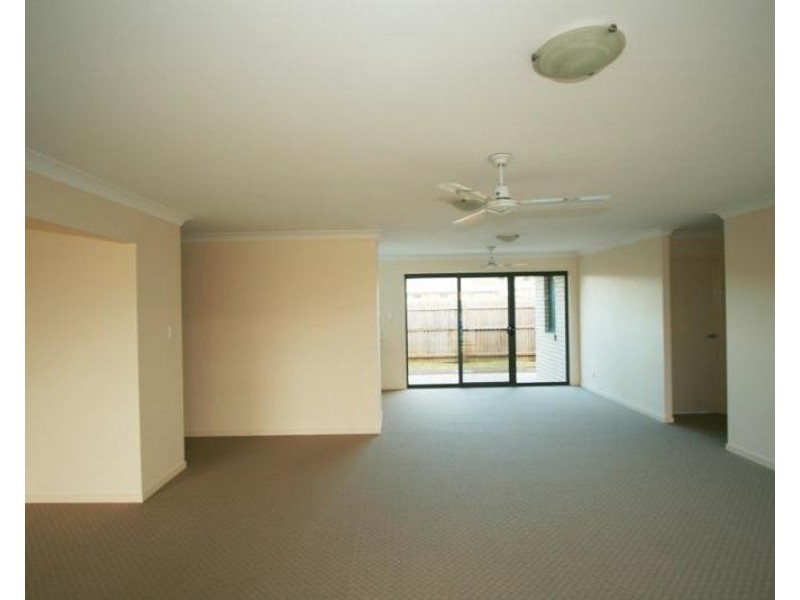 1/2 Currawong Street, Lowood QLD 4311