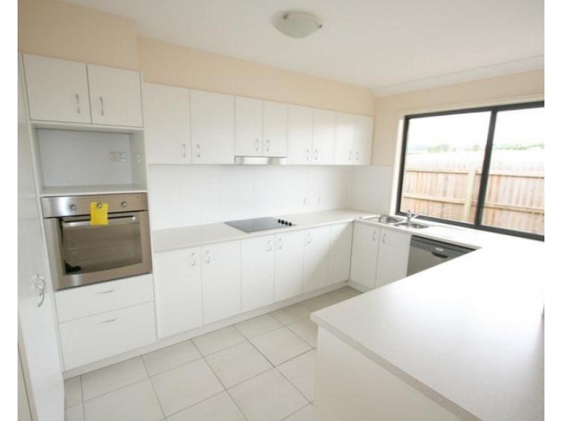 1/2 Currawong Street, Lowood QLD 4311