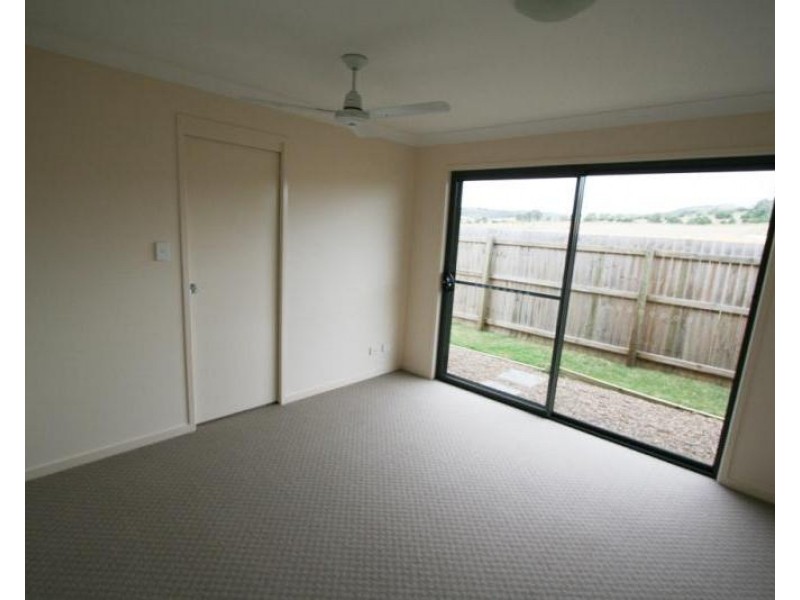 1/2 Currawong Street, Lowood QLD 4311