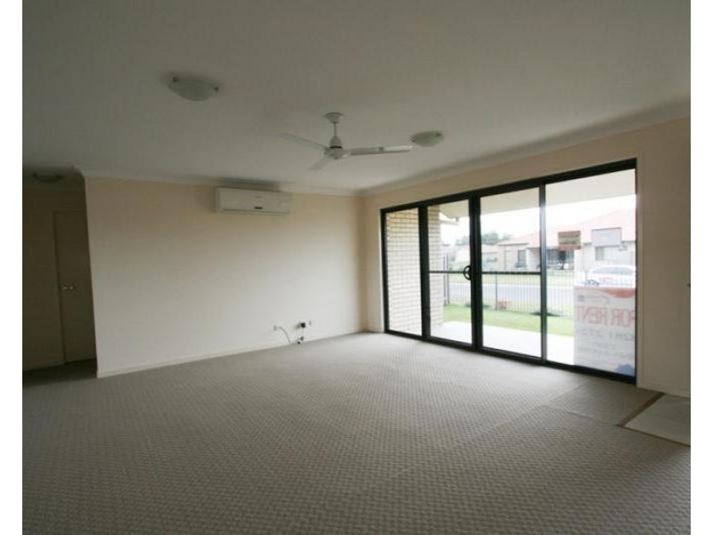 1/2 Currawong Street, Lowood QLD 4311