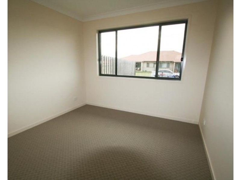 1/2 Currawong Street, Lowood QLD 4311