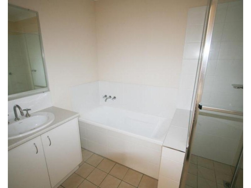 1/2 Currawong Street, Lowood QLD 4311