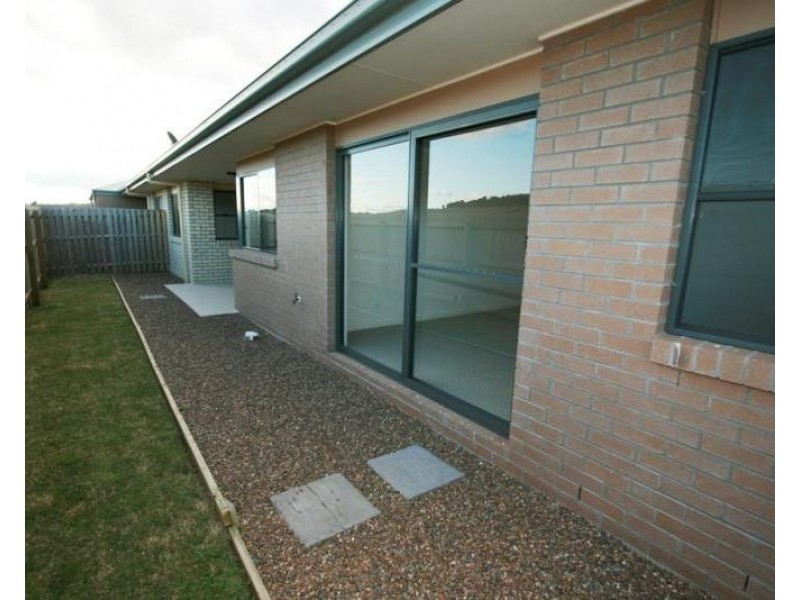 1/2 Currawong Street, Lowood QLD 4311