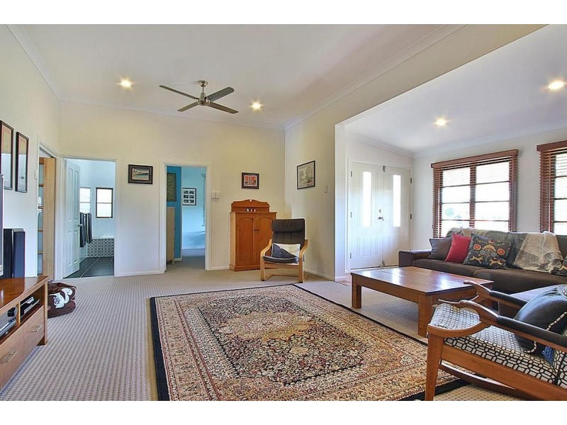 35 Stuart Street, Eastern Heights QLD 4305