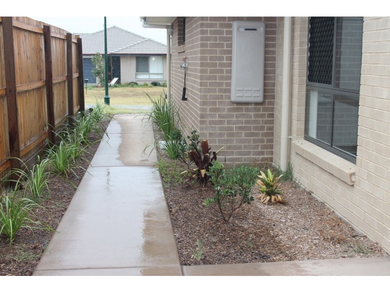 2/7 Kestrel Street, Lowood QLD 4311