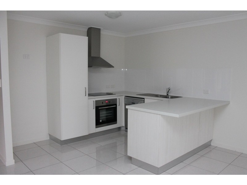 2/7 Kestrel Street, Lowood QLD 4311