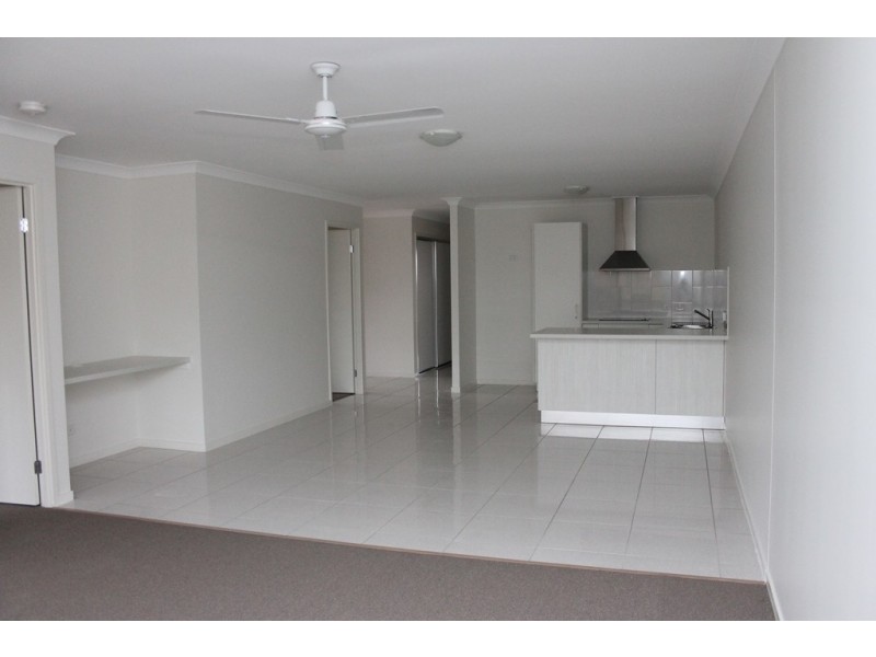 2/7 Kestrel Street, Lowood QLD 4311