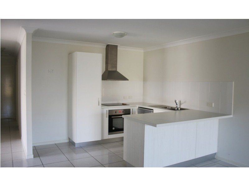 2/7 Kestrel Street, Lowood QLD 4311