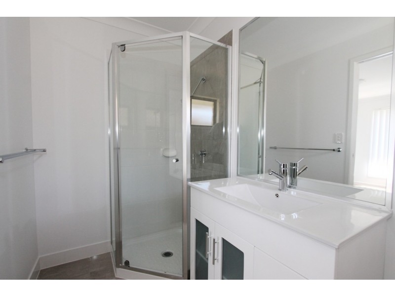 2/7 Kestrel Street, Lowood QLD 4311