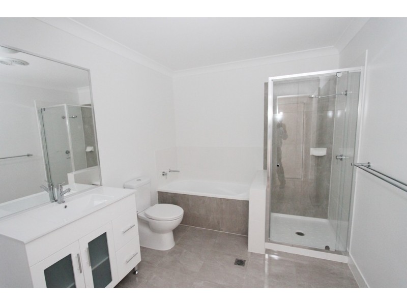 2/7 Kestrel Street, Lowood QLD 4311