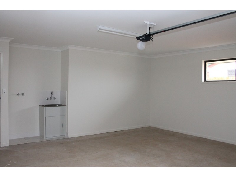 2/7 Kestrel Street, Lowood QLD 4311