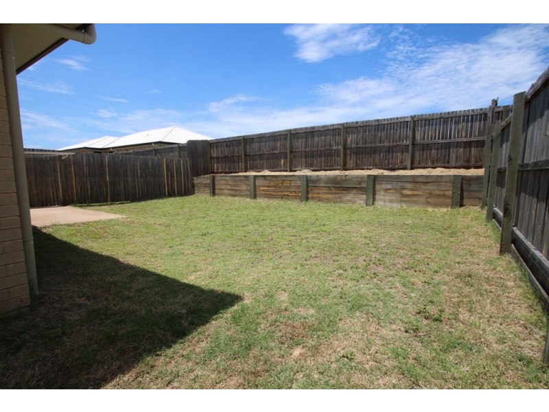 2/7 Kestrel Street, Lowood QLD 4311