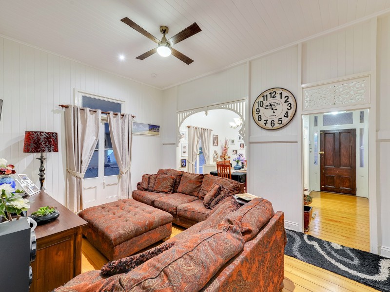 185 Blackstone Road, Silkstone QLD 4304