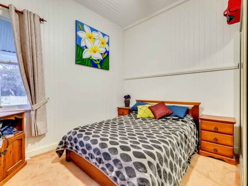 185 Blackstone Road, Silkstone QLD 4304