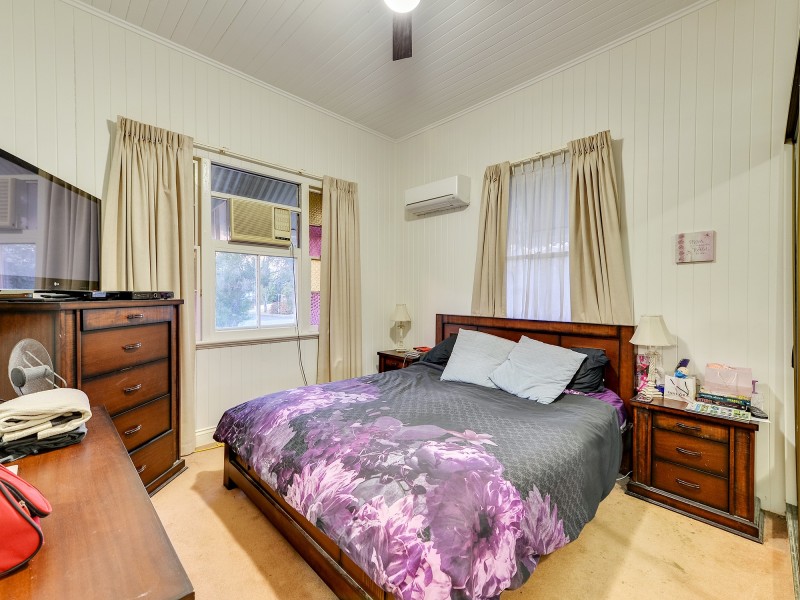185 Blackstone Road, Silkstone QLD 4304