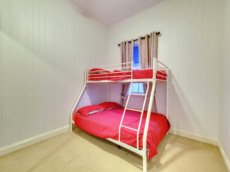185 Blackstone Road, Silkstone QLD 4304