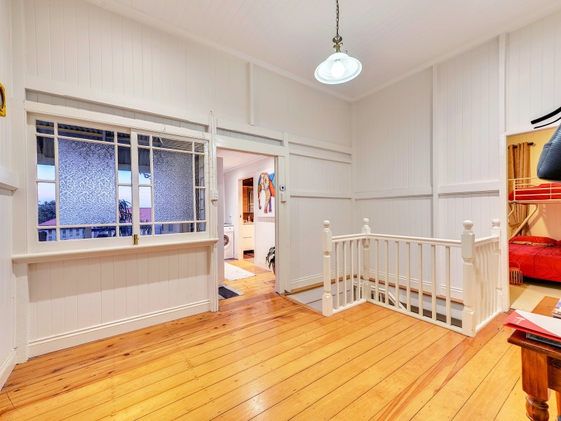 185 Blackstone Road, Silkstone QLD 4304