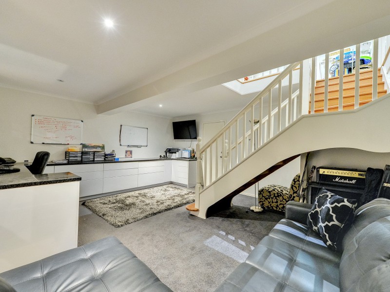 185 Blackstone Road, Silkstone QLD 4304