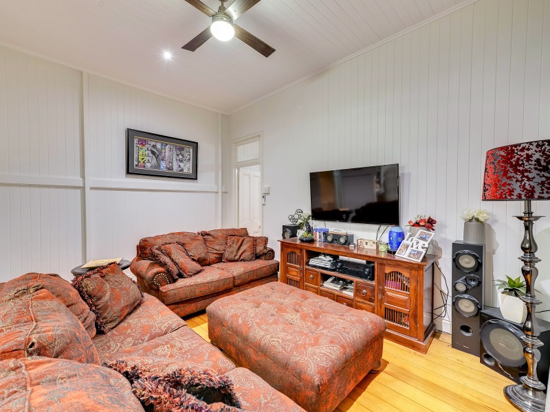 185 Blackstone Road, Silkstone QLD 4304