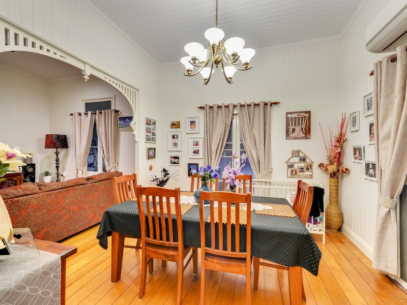 185 Blackstone Road, Silkstone QLD 4304