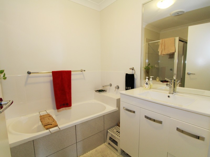 2/12 Tawney Street, Lowood QLD 4311