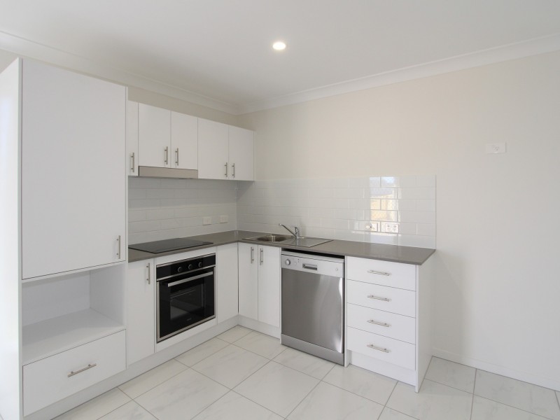 2/6 Soho Drive, Deebing Heights QLD 4306