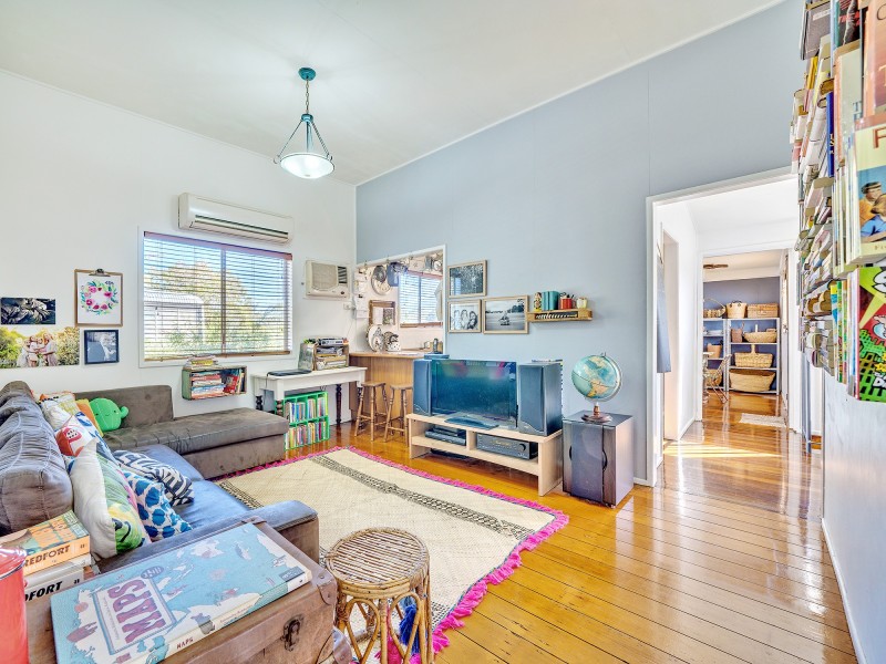 1 Williams Street East, Woodend QLD 4305