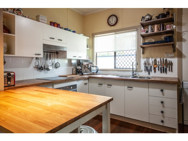 12 RICHARDS STREET, North Ipswich QLD 4305