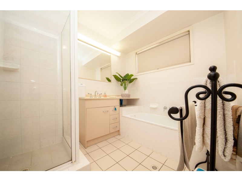 10 BANGALOW CRESCENT, Raceview QLD 4305