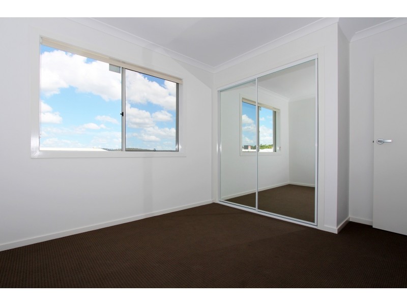 12 Napier Circuit, Silkstone QLD 4304