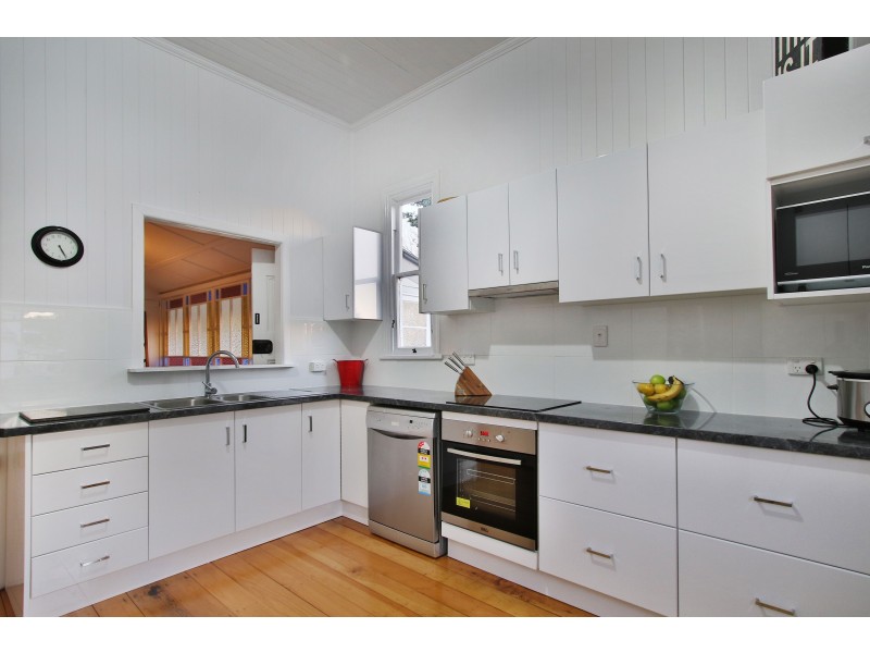 24 Pine Mountain Road, North Ipswich QLD 4305