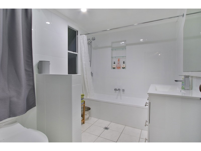 24 Pine Mountain Road, North Ipswich QLD 4305