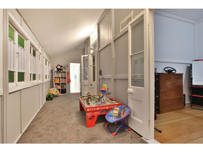 24 Pine Mountain Road, North Ipswich QLD 4305