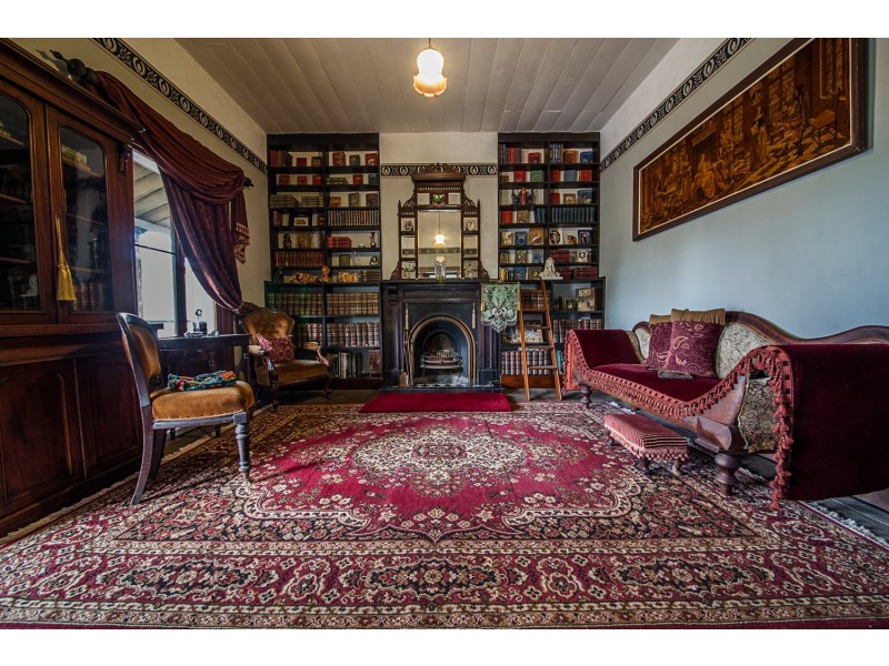 6 BURNETT STREET, West Ipswich QLD 4305